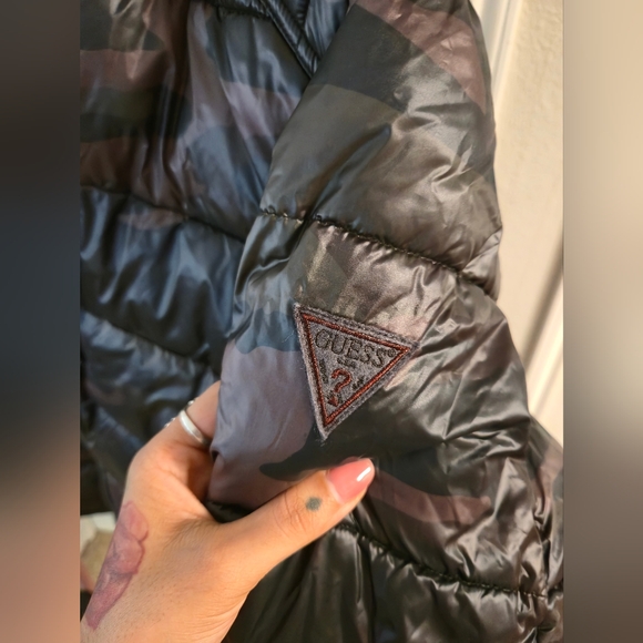 Guess Men's Puffer Jacket - Black and Green - Picture 14 of 14